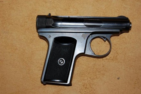 Hace unos días encontré por casualidad en una web extranjera un arma a la venta que hacía muchos años 100