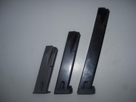 Hola vendo varios cargadores de la pistola Beretta 92 F , los normales son militares de 15 cartuchos , 00