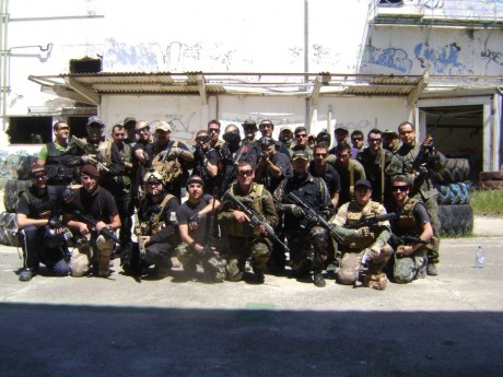 Pues eso chicos que el domingo voy a jugar mi primera partida de Airsoft, ya os contare a cuantos he matado.

Lo 30