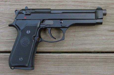 ¡Hola!

Ruego si alguien me puede decir si ambas son iguales y la denominación M92 corresponde a EEUU, 01