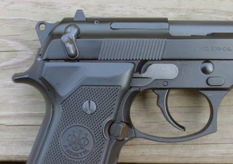 ¡Hola!

Ruego si alguien me puede decir si ambas son iguales y la denominación M92 corresponde a EEUU, 00