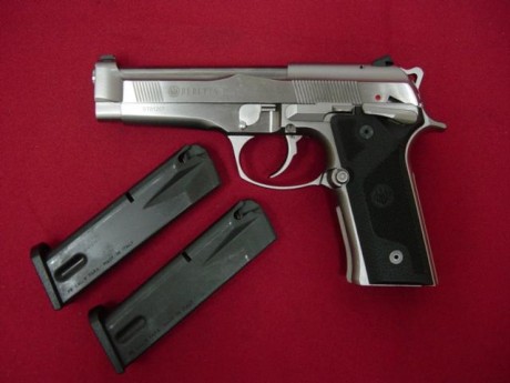 ¡Hola!

Ruego si alguien me puede decir si ambas son iguales y la denominación M92 corresponde a EEUU, 10
