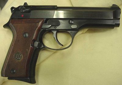 ¡Hola!

Ruego si alguien me puede decir si ambas son iguales y la denominación M92 corresponde a EEUU, 20