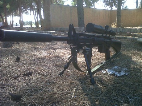 Se trata de una replica de airsoft. Se que es la seccion de A/C pero es tan interesante que creí conveniente 10