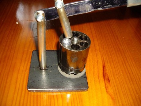  revolver 007.jpg  revolver 006.jpg :ypist: BUENAS COMPAÑERO A QUI OS DEJO OTRA CHAPUCILLA JE JE UN SALUDO 01