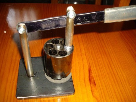  revolver 007.jpg  revolver 006.jpg :ypist: BUENAS COMPAÑERO A QUI OS DEJO OTRA CHAPUCILLA JE JE UN SALUDO 00