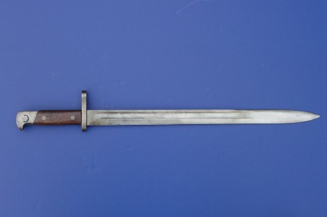 Hace unos días encontré por casualidad en una web extranjera un arma a la venta que hacía muchos años 151