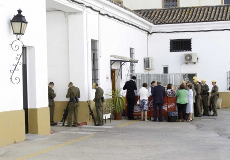  http://www.ejercito.mde.es/gl/agenda/2012/04/1543.html 

no digo na..........

y 121