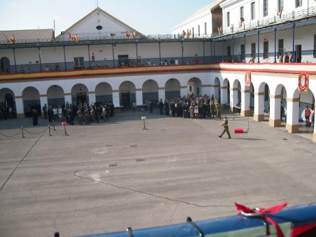  http://www.ejercito.mde.es/gl/agenda/2012/04/1543.html 

no digo na..........

y 32