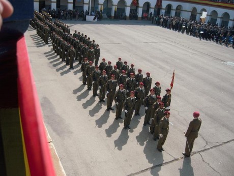  http://www.ejercito.mde.es/gl/agenda/2012/04/1543.html 

no digo na..........

y 71