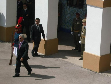  http://www.ejercito.mde.es/gl/agenda/2012/04/1543.html 

no digo na..........

y 90