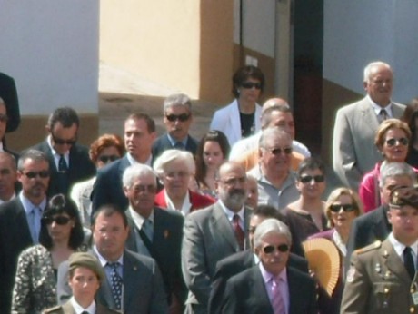  http://www.ejercito.mde.es/gl/agenda/2012/04/1543.html 

no digo na..........

y 111