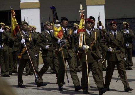  http://www.ejercito.mde.es/gl/agenda/2012/04/1543.html 

no digo na..........

y 12