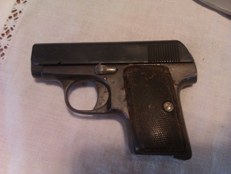 ...Hola.

...Soy novel, y no tengo ni idea de identificar y catalogar esta arma...

...Me ayudais, por 01
