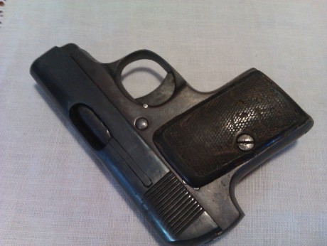 ...Hola.

...Soy novel, y no tengo ni idea de identificar y catalogar esta arma...

...Me ayudais, por 00