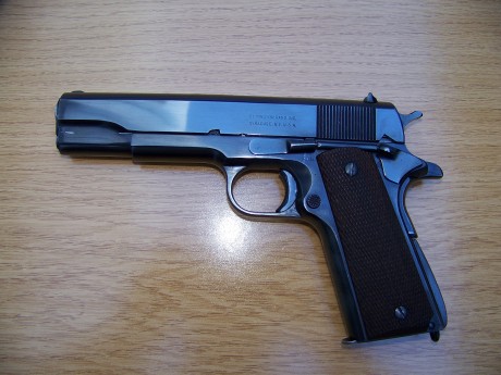 Hace unos días encontré por casualidad en una web extranjera un arma a la venta que hacía muchos años 101