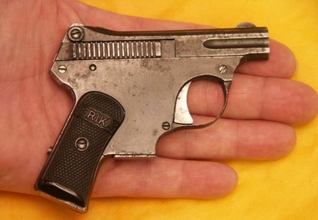 Hace unos días encontré por casualidad en una web extranjera un arma a la venta que hacía muchos años 40
