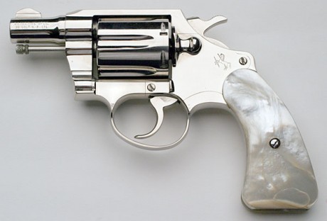 Hace unos días encontré por casualidad en una web extranjera un arma a la venta que hacía muchos años 00