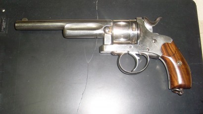 Tengo un revolver marca Badet " privilegiado " en perfecto estado de conservacion y consultando 140