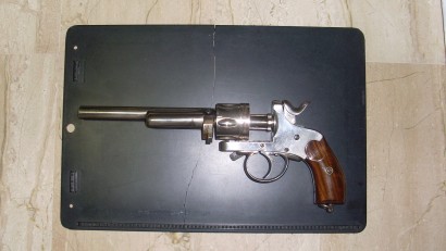 Tengo un revolver marca Badet " privilegiado " en perfecto estado de conservacion y consultando 150