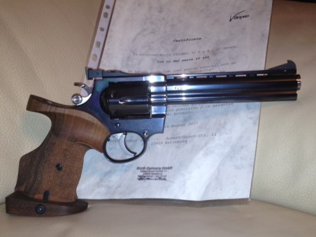Excepcional revolver calibre 32 . Fue un capricho comprado a Bori, desde entonces ha estado en el armero 01