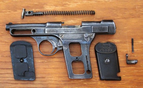 Hace unos días encontré por casualidad en una web extranjera un arma a la venta que hacía muchos años 71