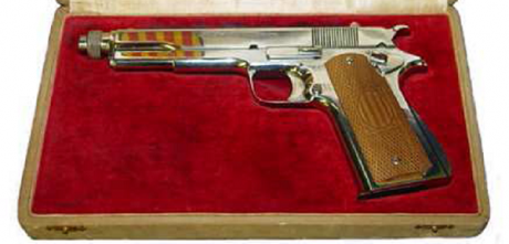 Hace unos días encontré por casualidad en una web extranjera un arma a la venta que hacía muchos años 40