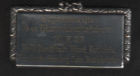 Pues esto no es una historia militar es solo una placa de la asociacion ciclista alemana, el emblema se 01