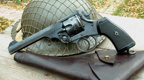 Hace unos días encontré por casualidad en una web extranjera un arma a la venta que hacía muchos años 70
