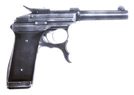 Hace unos días encontré por casualidad en una web extranjera un arma a la venta que hacía muchos años 100
