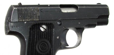 Hace unos días encontré por casualidad en una web extranjera un arma a la venta que hacía muchos años 100