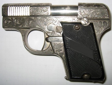 Hace unos días encontré por casualidad en una web extranjera un arma a la venta que hacía muchos años 102
