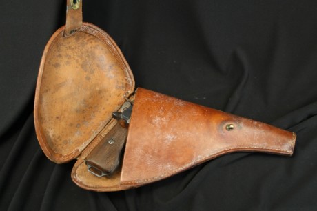 Hace unos días encontré por casualidad en una web extranjera un arma a la venta que hacía muchos años 121