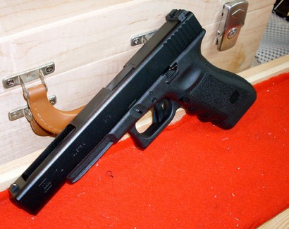 PISTOLA GLOCK 17 9MMP VERDE
 
 PISTOLA GLOCK 17 9MMP CON LLAVE DE SEGURIDAD.

 PISTOLA GLOCK 17 AMBIDIEXTRO 100