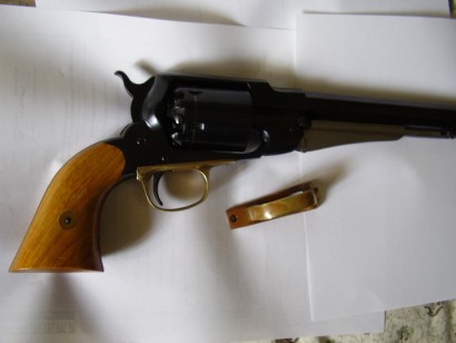 hola, recientemente me he quedado con las armas de un amigo, entre ellas hay un Santa Barbara.
Yo tengo 21