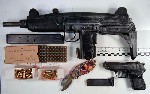 HOLA,aqui os dejo unas fotos de armas incautadas en italia, y que iban a ser usadas para asaltar furgones 41