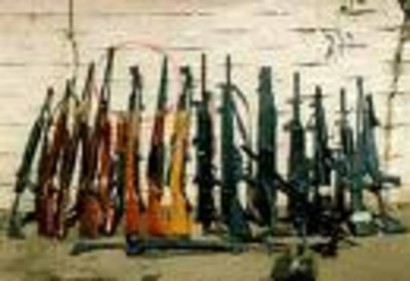 HOLA,aqui os dejo unas fotos de armas incautadas en italia, y que iban a ser usadas para asaltar furgones 51
