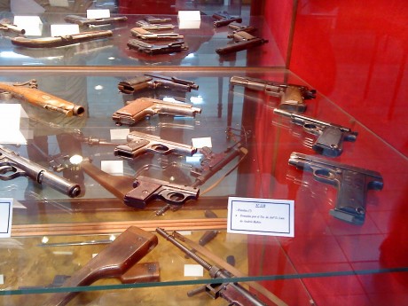 Hace unos días encontré por casualidad en una web extranjera un arma a la venta que hacía muchos años 90