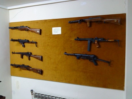 Hace unos días encontré por casualidad en una web extranjera un arma a la venta que hacía muchos años 100