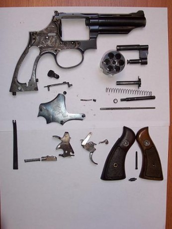 Hola compañero teneis por casualidad el despiece completo de este revolver,por que lo encuentro en la 11