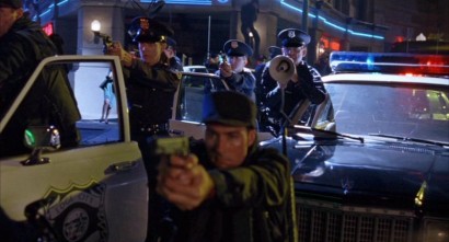 Compañeros,

En vista de las ganas de algunos (Elcafe, Wilcow, Vrakk, etc) por adivinar armas de películas 30