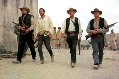 Compañeros,

En vista de las ganas de algunos (Elcafe, Wilcow, Vrakk, etc) por adivinar armas de películas 160
