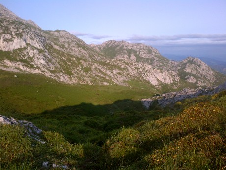 Buenos días,

Me gustaría saber que opciones existen para poder cazar un rebeco en los Picos de Europa. 21