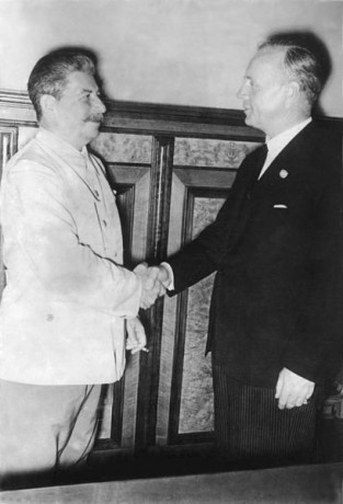 ¿ Qué opináis ?  
  Siempre me he preguntado qué hubiera ocurrido si Japón no hubiera atacado a EEUU y 80