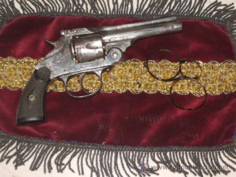 Hola. El otro día me ofrecieron un revolver inutilizado. Es para ver si me podéis indicar un poquito algún 00