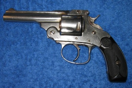 Hola. El otro día me ofrecieron un revolver inutilizado. Es para ver si me podéis indicar un poquito algún 10