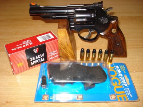 Hola a todos, tengo un S&W con cañon de 6" calibre 357 Mag, quisiera comenzar a recargar y queria 20