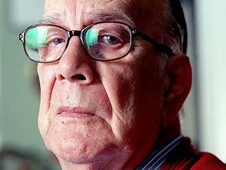 Y poeta.
 La Donación de mis órganos....

Quiero el día que yo muera
poder donar mis riñones,
mis ojos 00