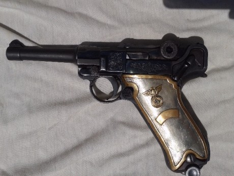 Hola,buenas:¿Que me pueden contar de esta pistola?
Calibre 7,65,tiene un ecudo con una "N" en 01
