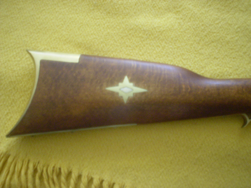 Hola compañeros,quiero enseñaros el cambio de imagen que le dado a mi rifle,no es gran cosa pero me quedó 01